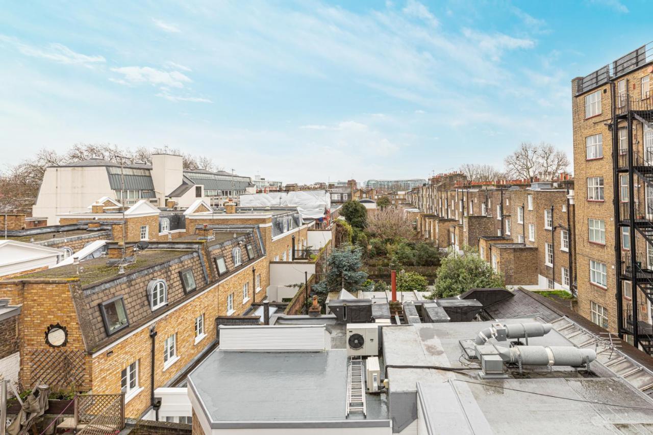 Modern Studio Flat With Balcony On The King's Road In Chelsea, *